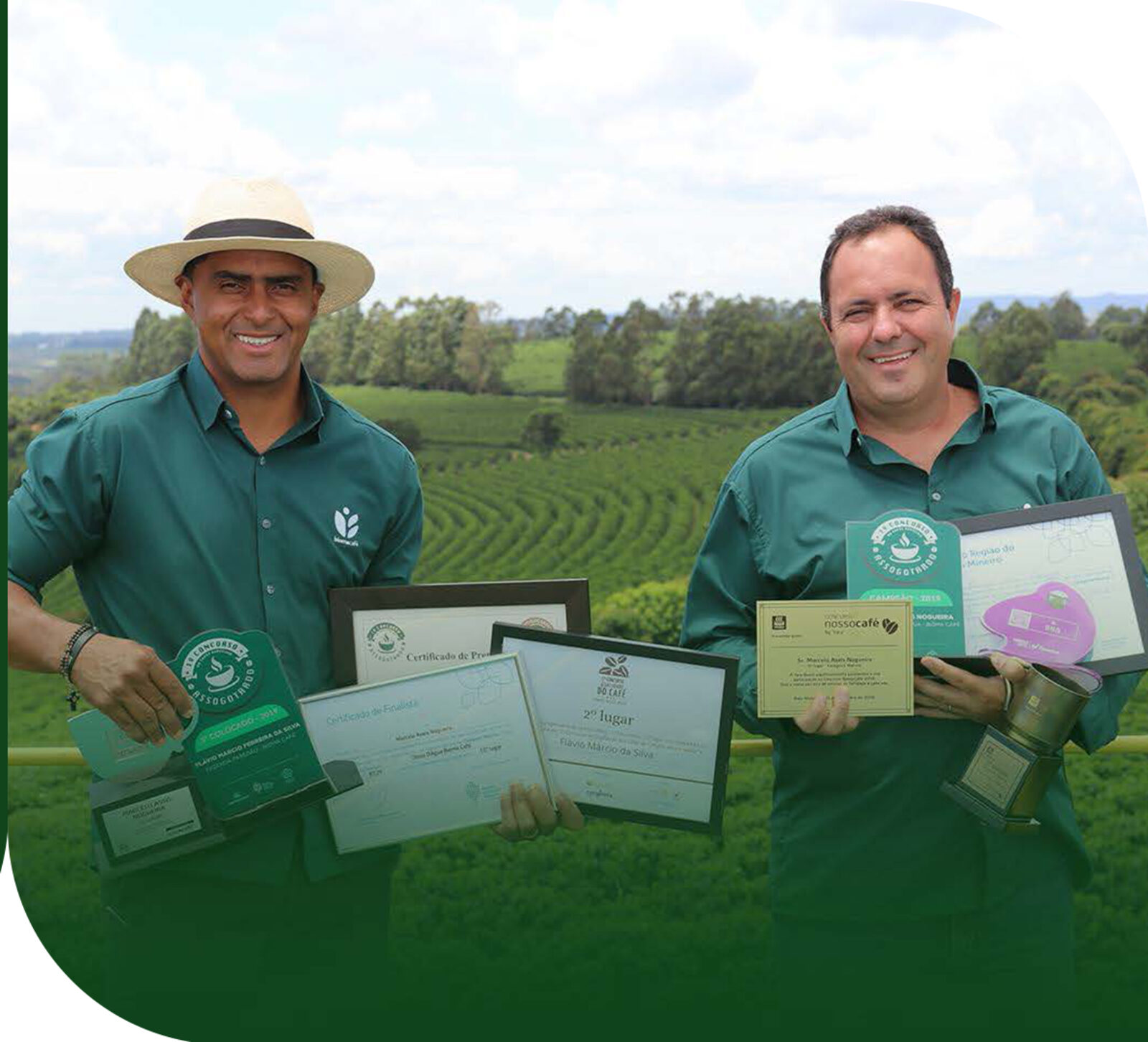 Flávio and Marcelo with Bioma Café awards